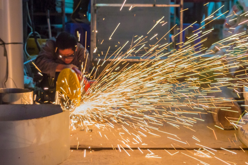 coiffure-LE LAVANDOU-min_work-man-workshop-steel-equipment-metal-496138-pxhere.com